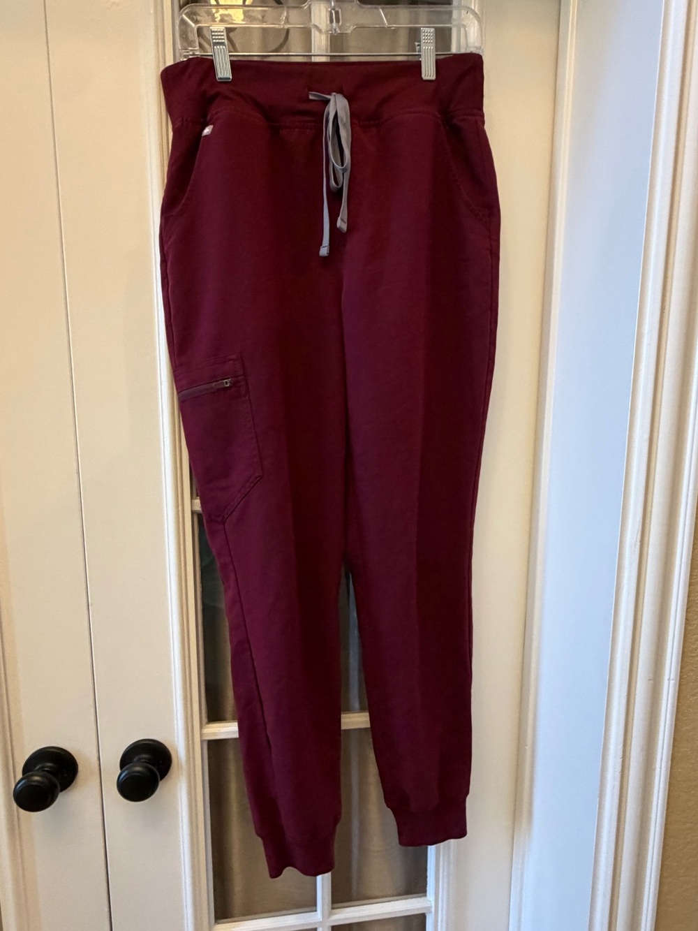 MEDIUM Burgundy Women’s Figs Scrub Zamora Joggers EUC
